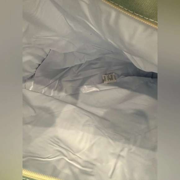 Business‎ & Pleasure The Holiday Cooler Tote Bag in Rivie Green - Picture 8 of 8